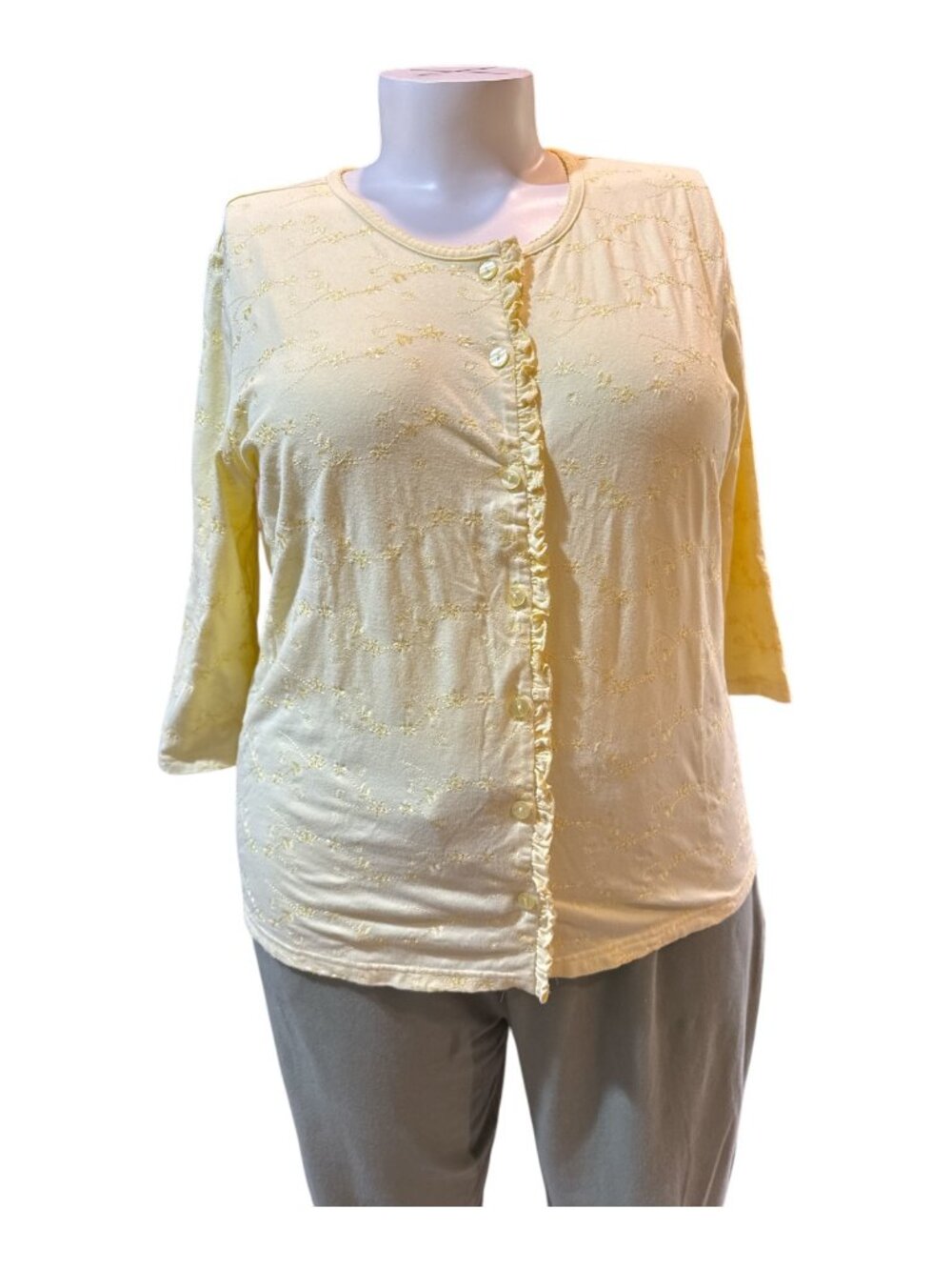 D&CO Size XL Yellow Embroidered Ruffle 3/4 Sleeve Top